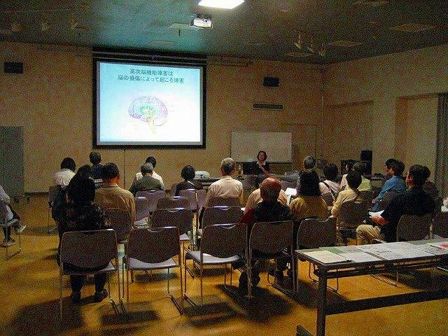 高次脳機能障害者と家族の会勉強会の様子