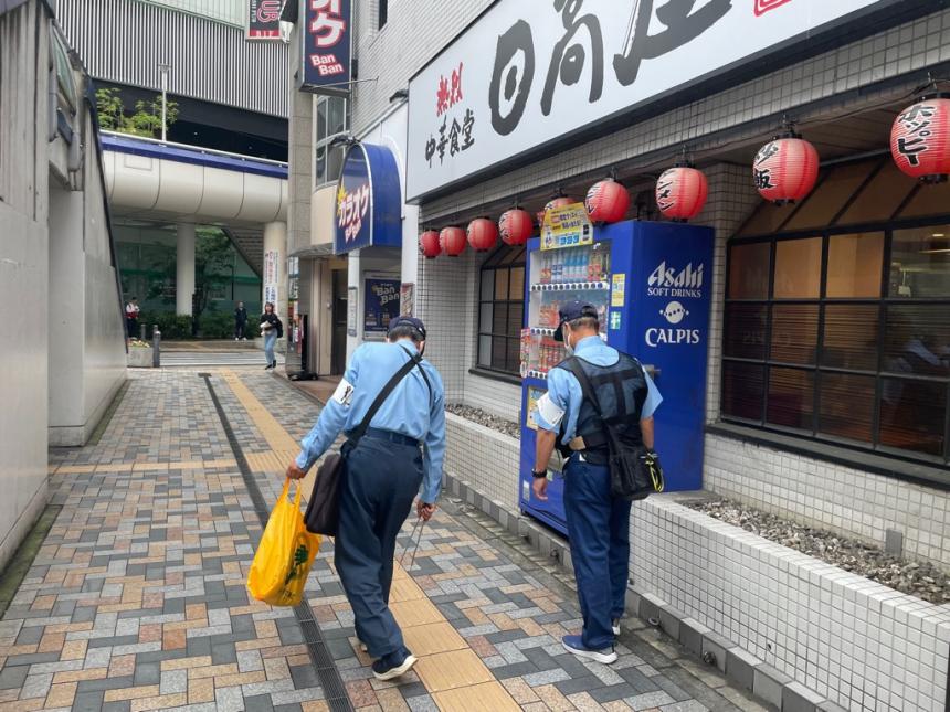 柏駅西口側日高屋前