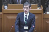答弁する部長