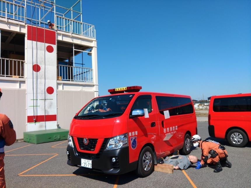 車両の下敷き