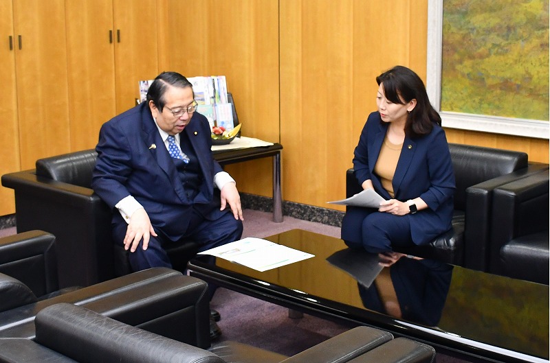 村上誠一郎総務大臣へ提出2