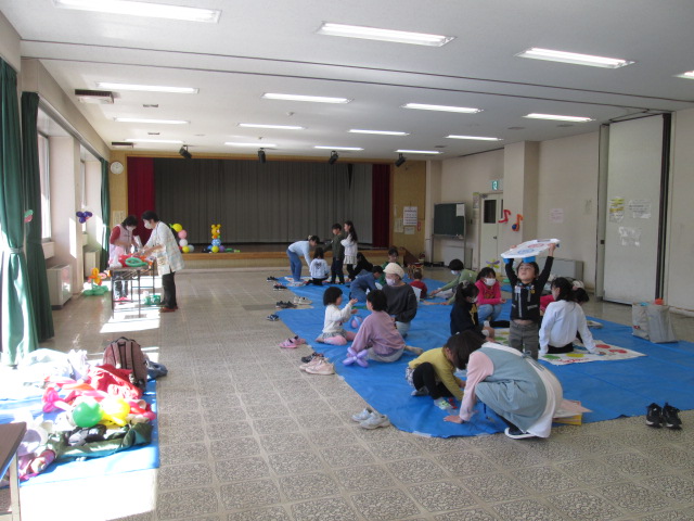 子どもが遊んでいる