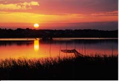 夕日と湖の写真
