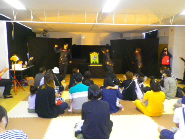 人形劇をしている