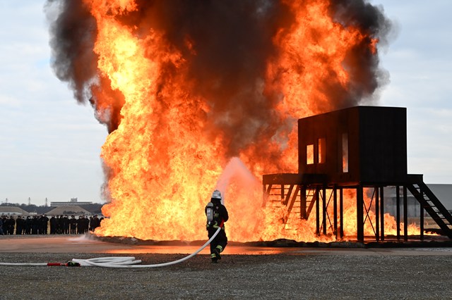 消防士が突き進む様子