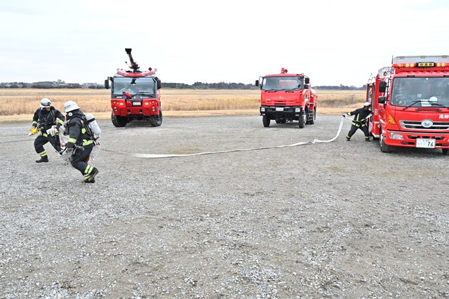 ホースを延長している様子