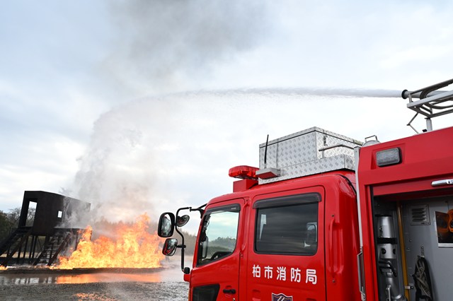 柏高柳化学1からの放水銃