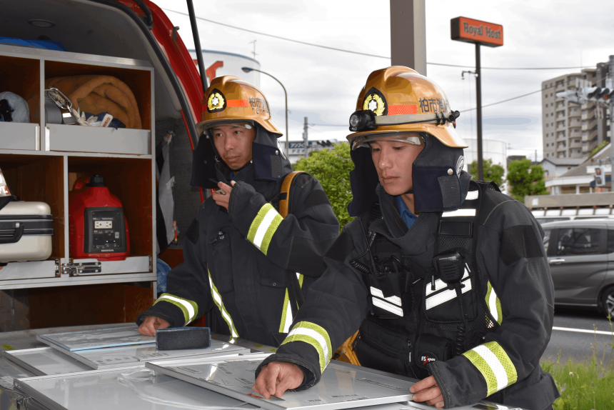 方針を検討する指揮隊