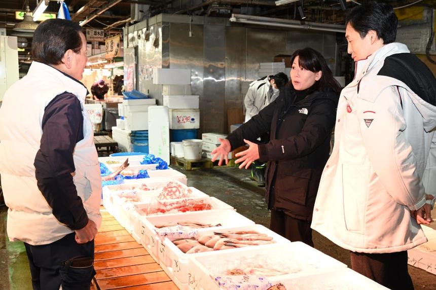 市場の方の話す市長