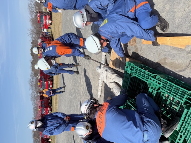 倒壊壁からの救出訓練