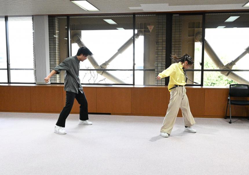 ダンスをする様子