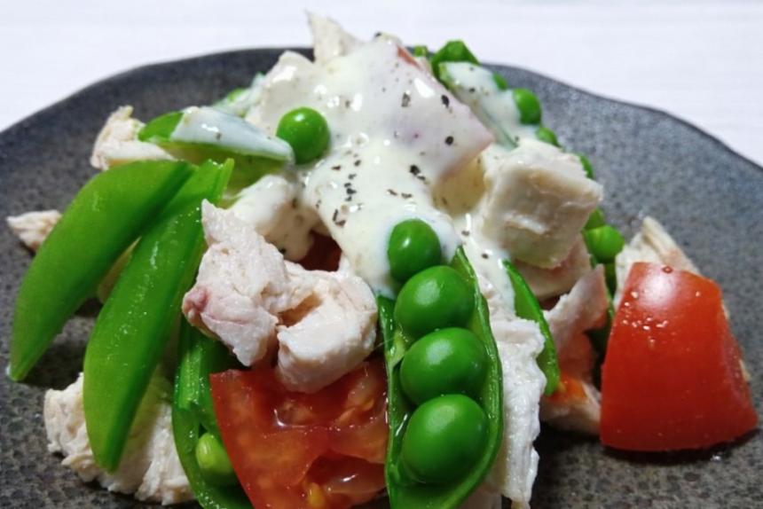 スナップエンドウのヨーグルトソースがけ