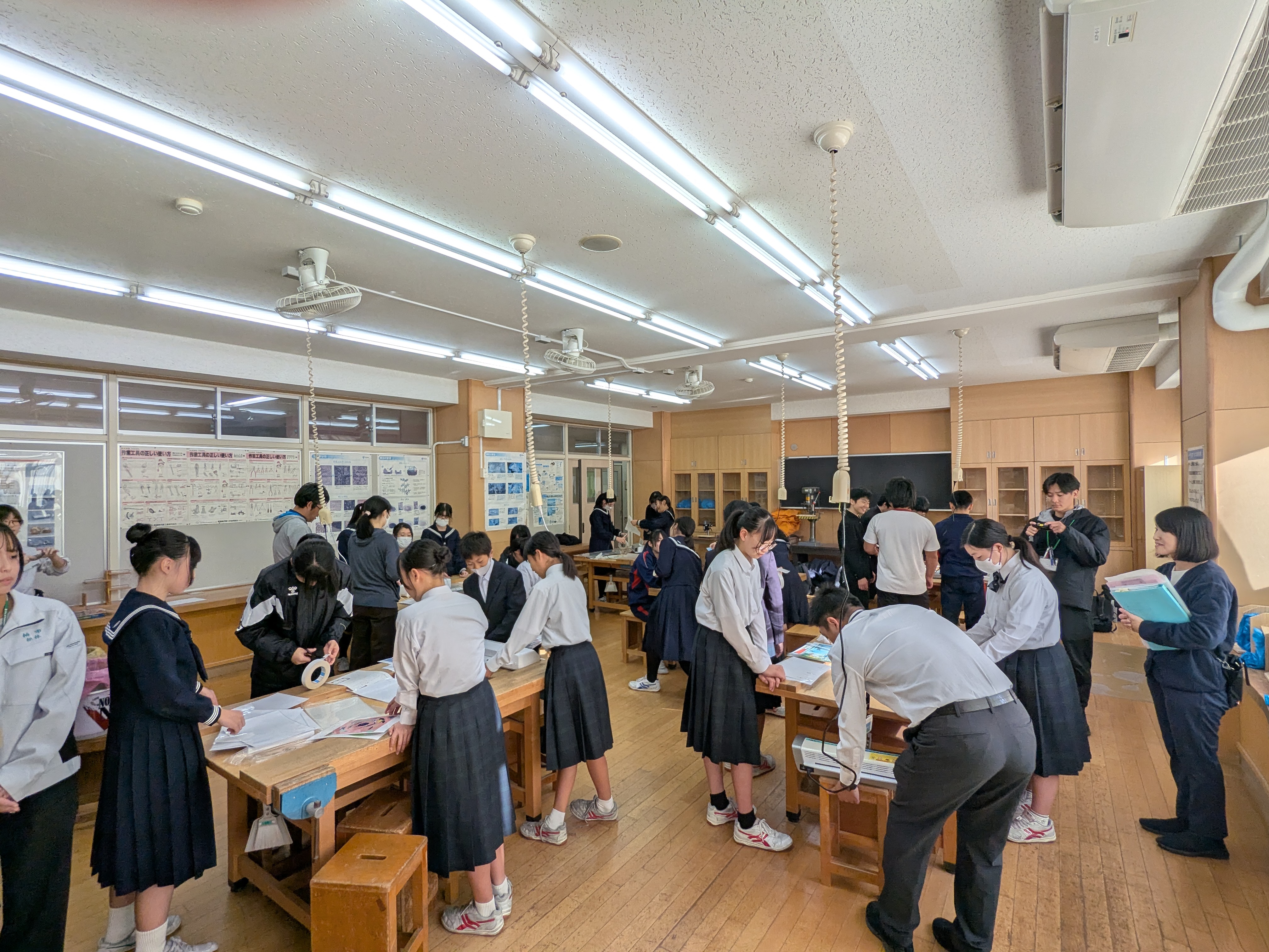 ラミネート加工作業