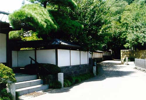 応募写真　妙蓮寺の白壁通り