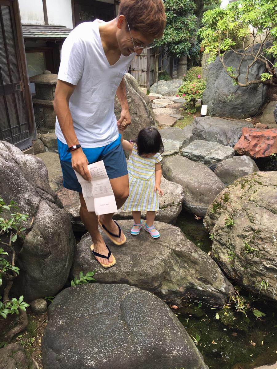 田中選手とお子さんの写真